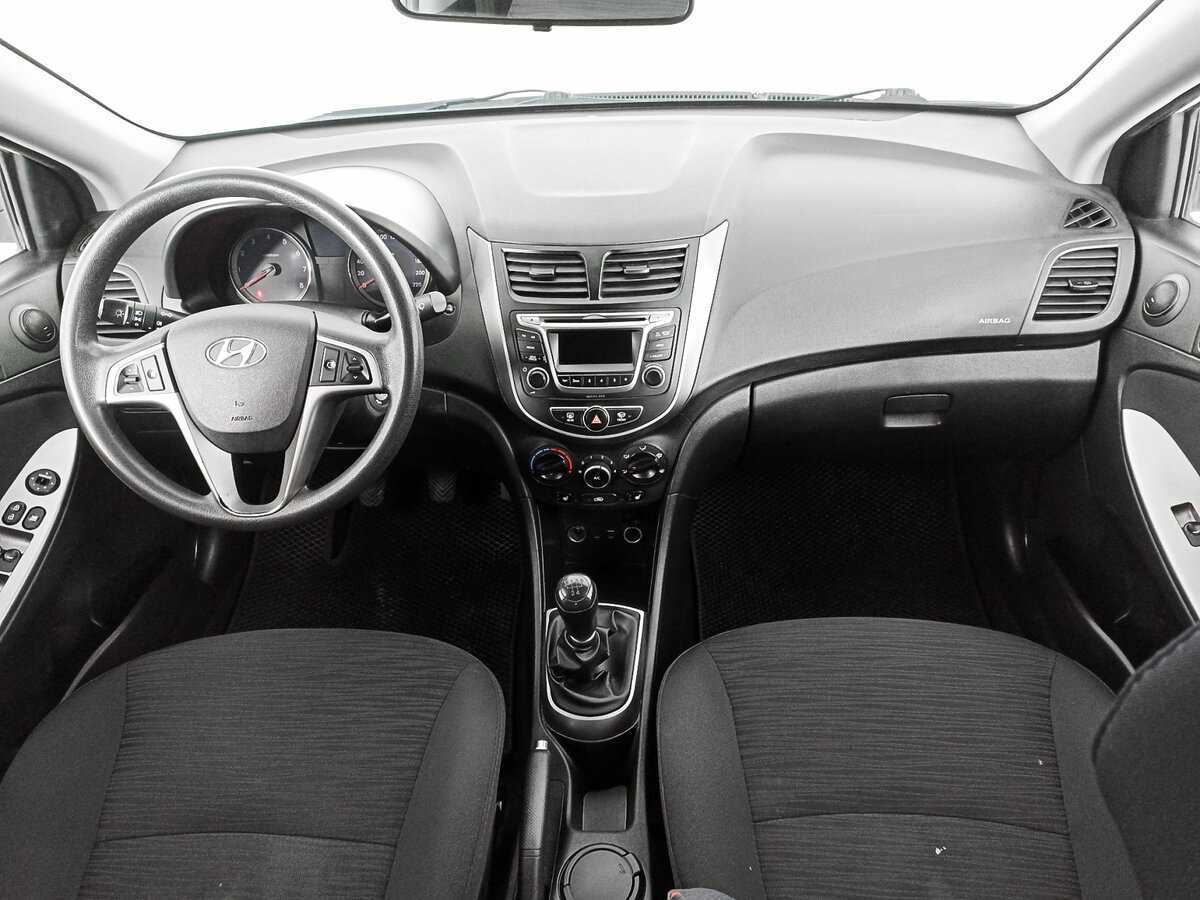 Hyundai Solaris с пробегом — 2015 год. Фото: #11