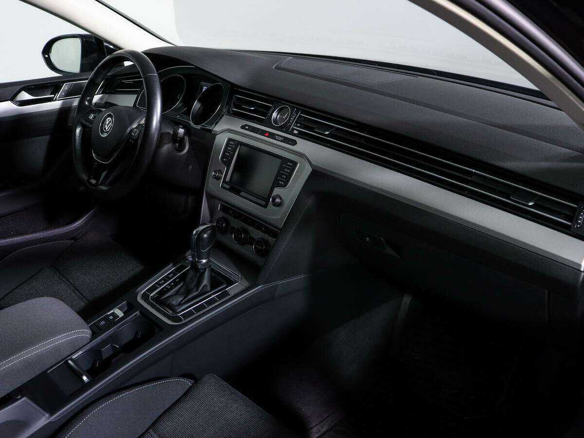 Volkswagen Passat с пробегом — 2015 год. Фото: #8