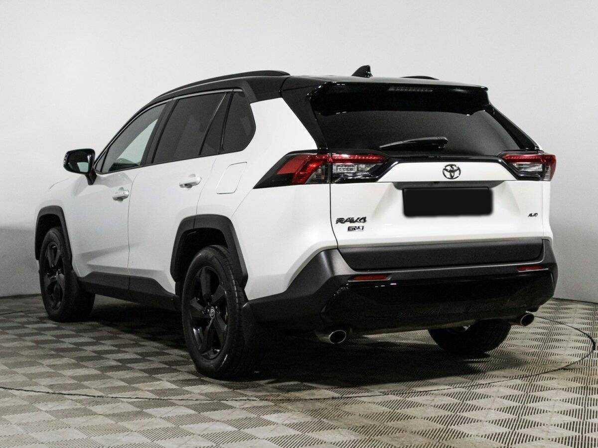 Toyota RAV4 с пробегом — 2020 год. Фото: #6