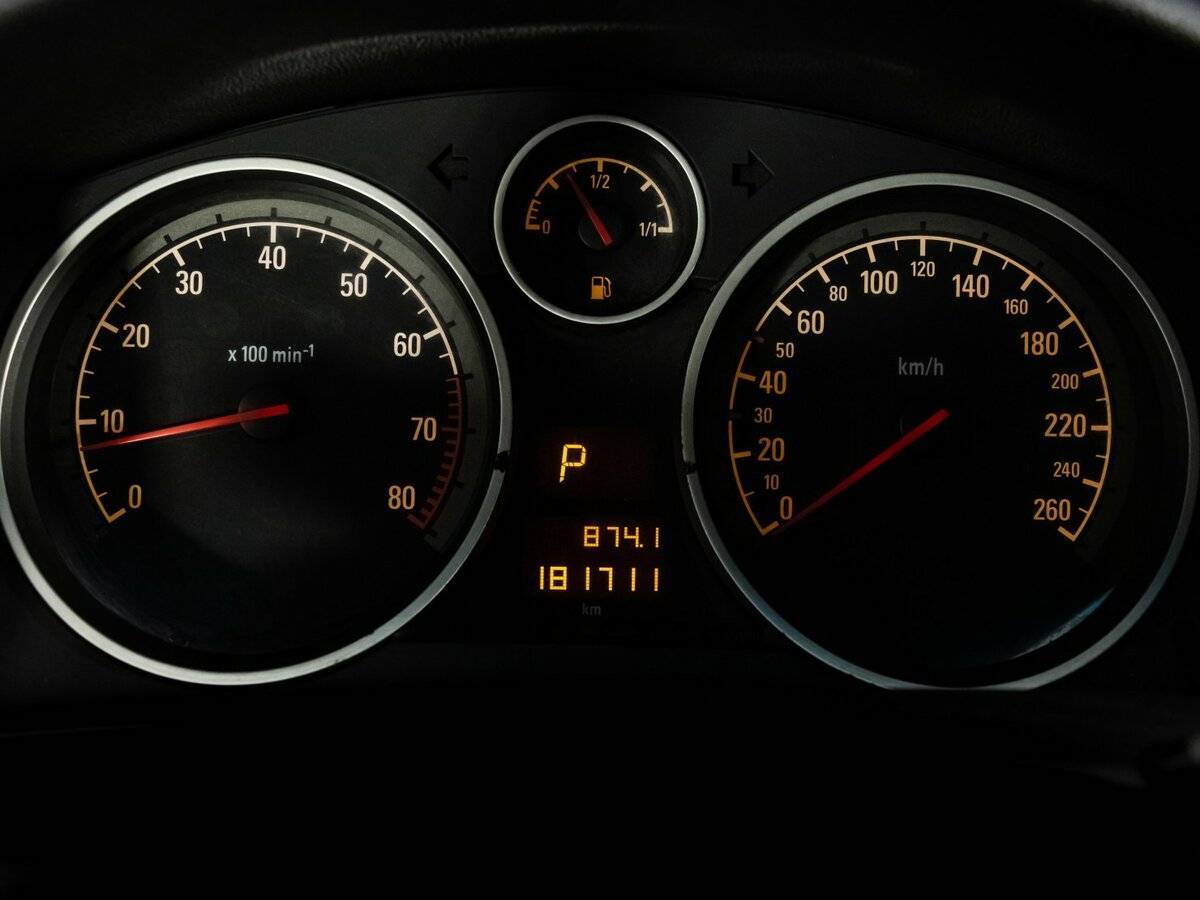 Opel Astra с пробегом — 2014 год. Фото: #18