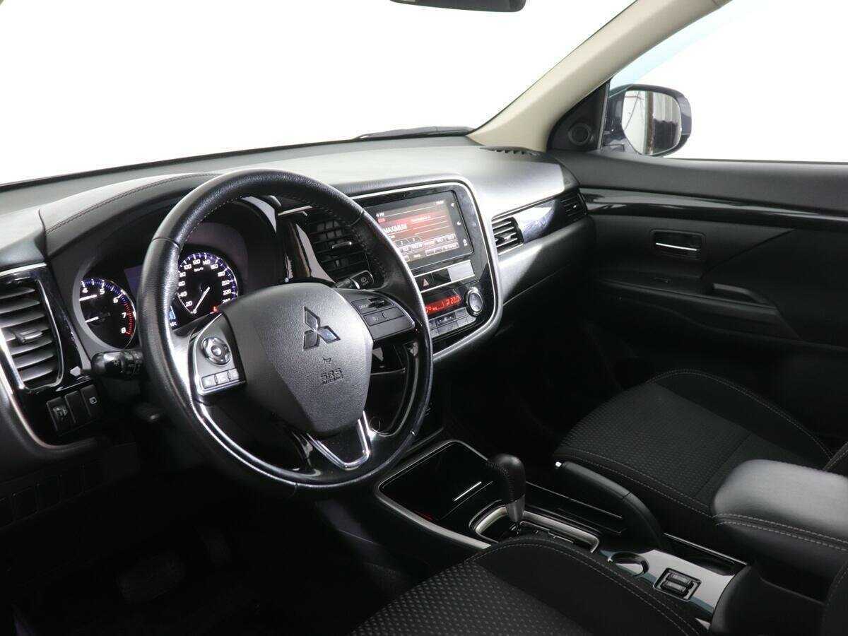 Mitsubishi Outlander с пробегом — 2019 год. Фото: #11