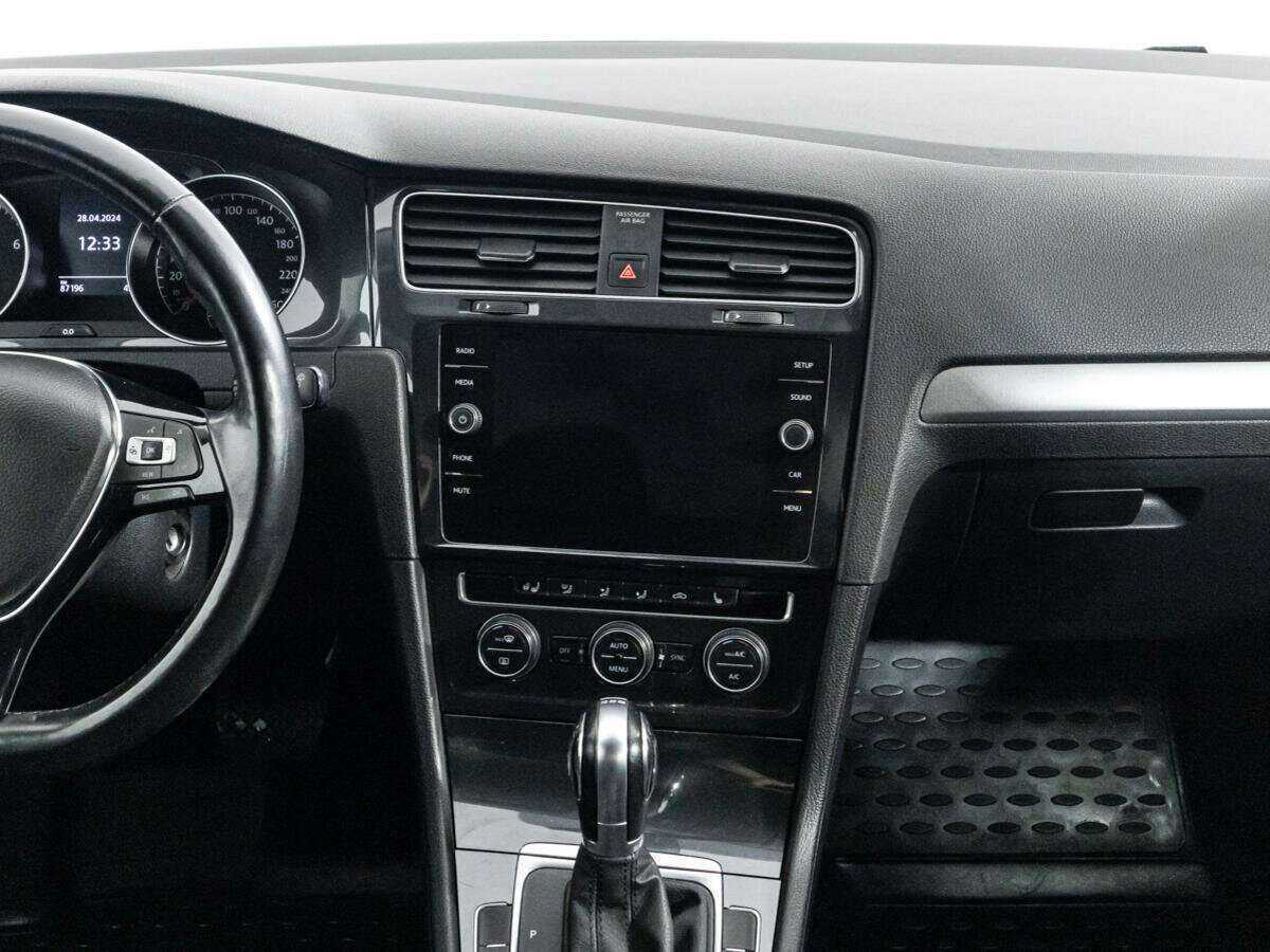 Volkswagen Golf с пробегом — 2018 год. Фото: #13