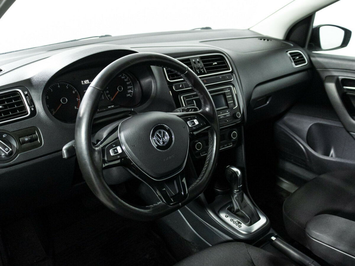 Volkswagen Polo с пробегом — 2017 год. Фото: #10