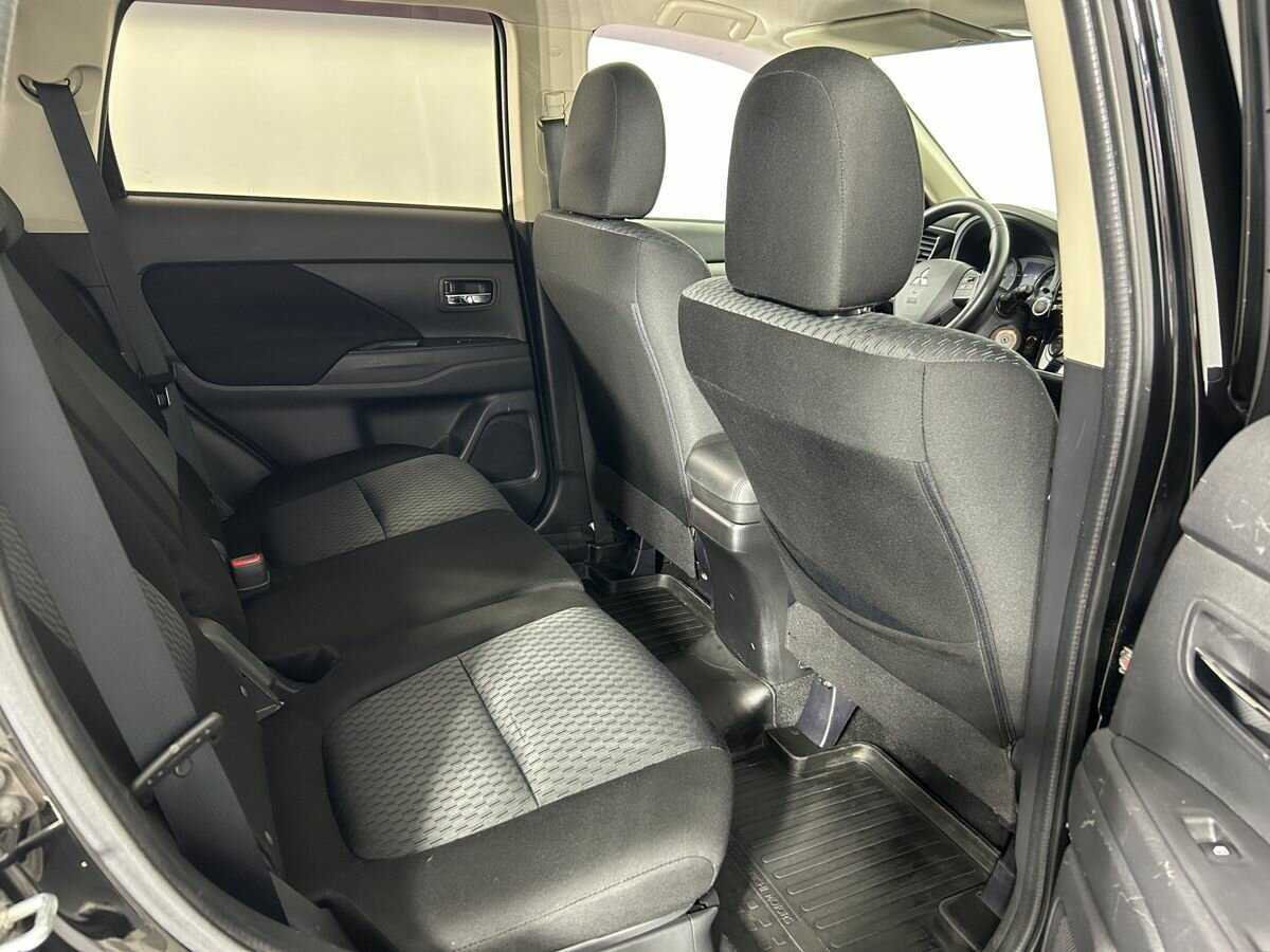 Mitsubishi Outlander с пробегом — 2015 год. Фото: #14