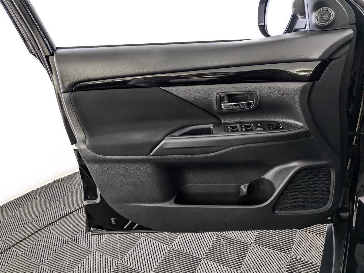 Mitsubishi Outlander с пробегом — 2019 год. Фото: #14