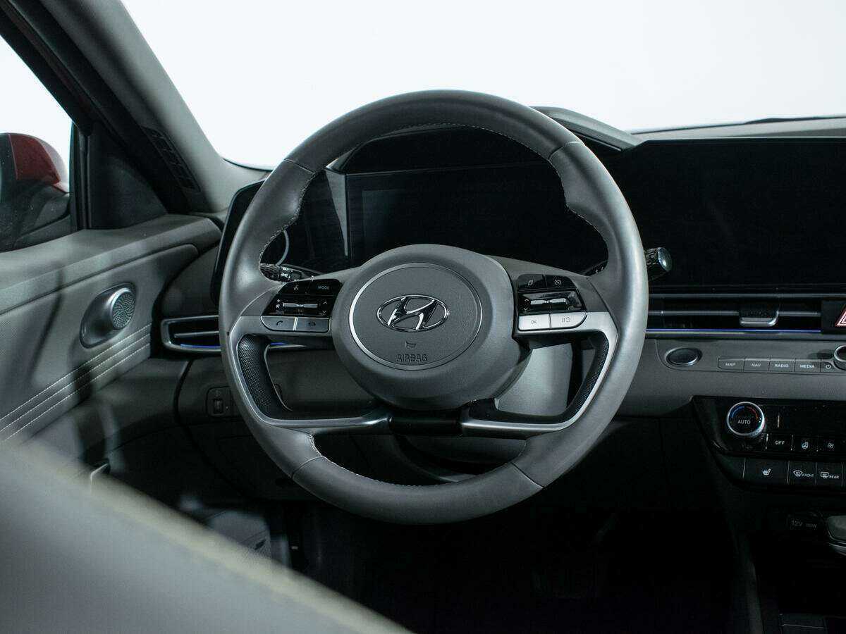 Hyundai Elantra с пробегом — 2021 год. Фото: #13