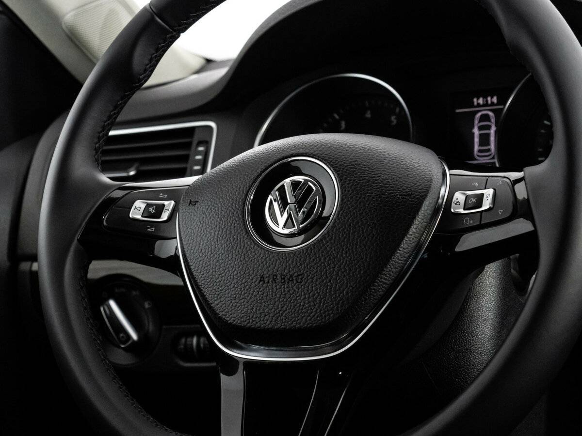 Volkswagen Jetta с пробегом — 2015 год. Фото: #11