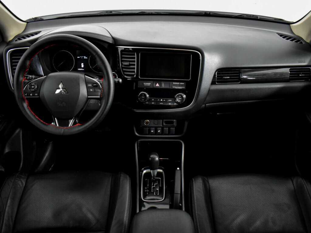 Mitsubishi Outlander с пробегом — 2017 год. Фото: #13