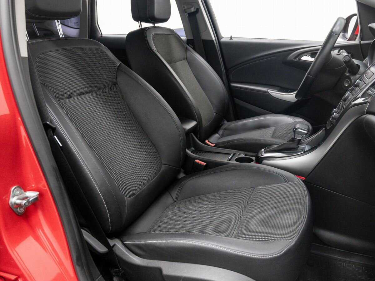 Opel Astra с пробегом — 2013 год. Фото: #7