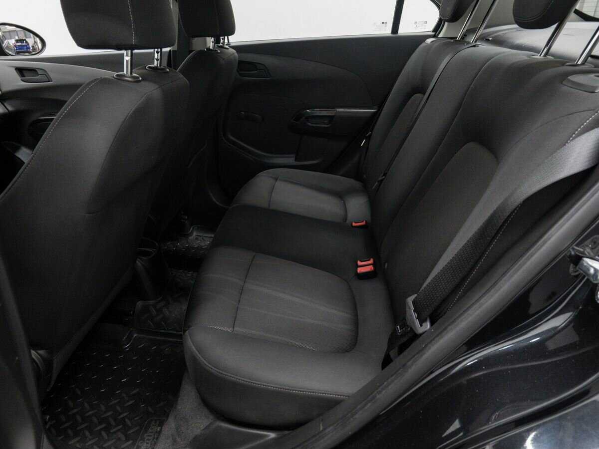 Chevrolet Aveo с пробегом — 2012 год. Фото: #8
