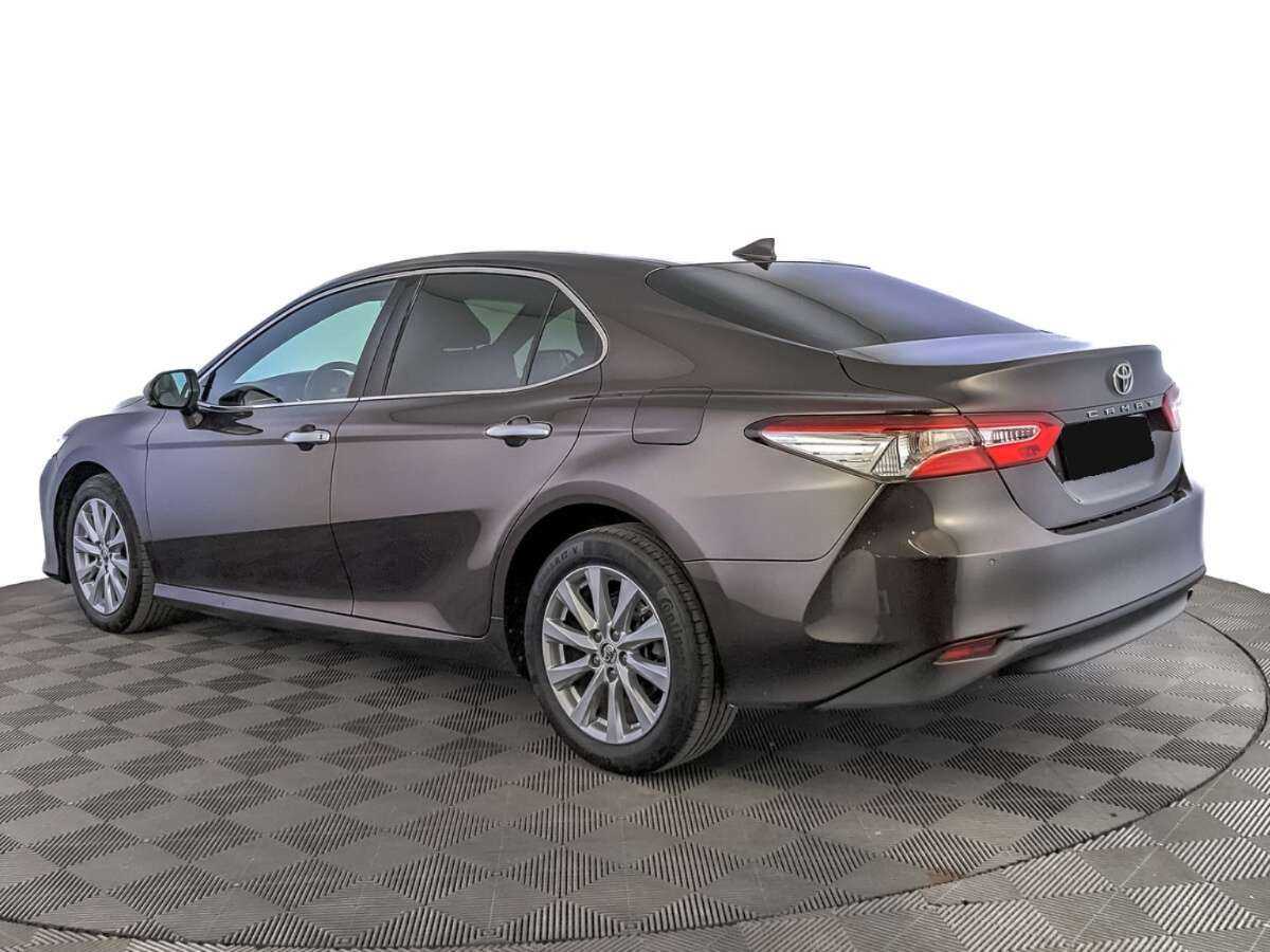 Toyota Camry с пробегом — 2018 год. Фото: #6