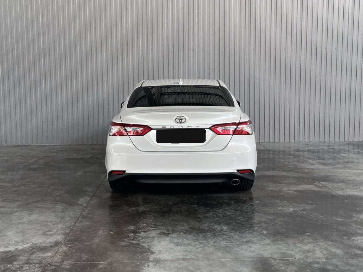 Toyota Camry с пробегом — 2018 год. Фото: #5