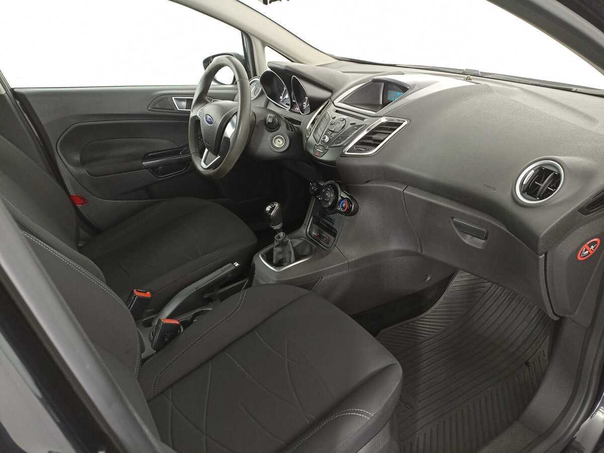 Ford Fiesta с пробегом — 2015 год. Фото: #10
