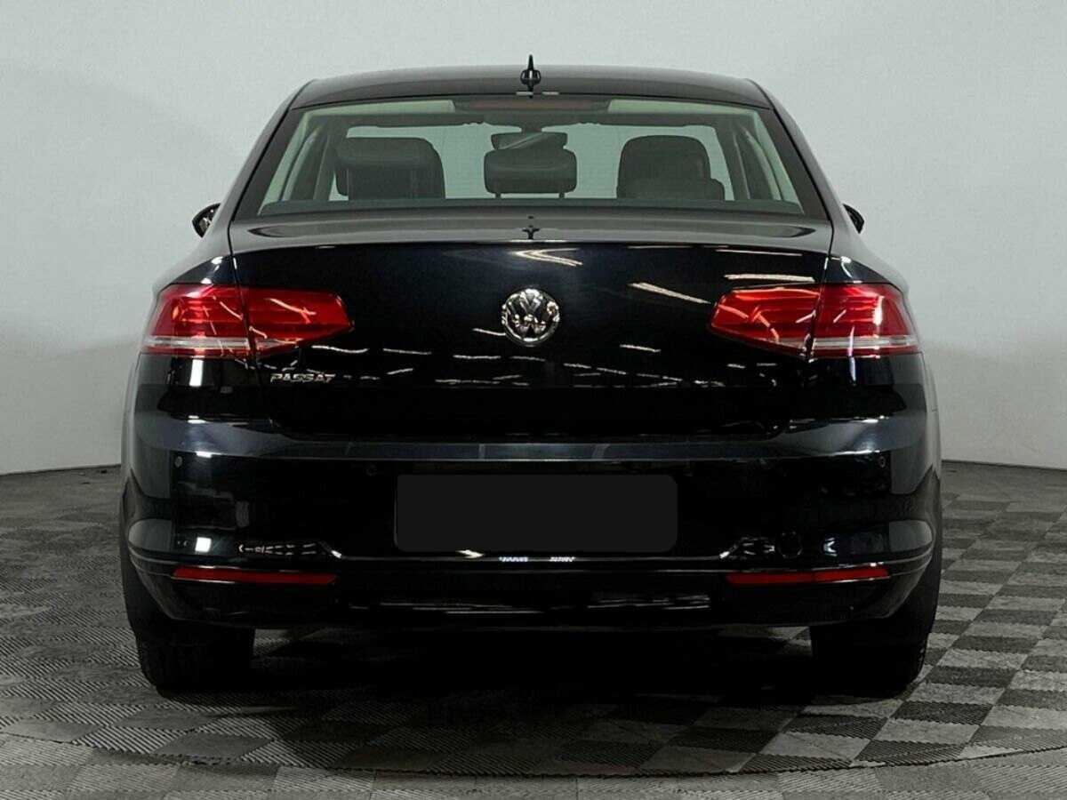 Volkswagen Passat с пробегом — 2018 год. Фото: #4