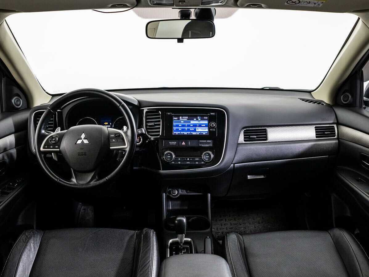 Mitsubishi Outlander с пробегом — 2014 год. Фото: #12