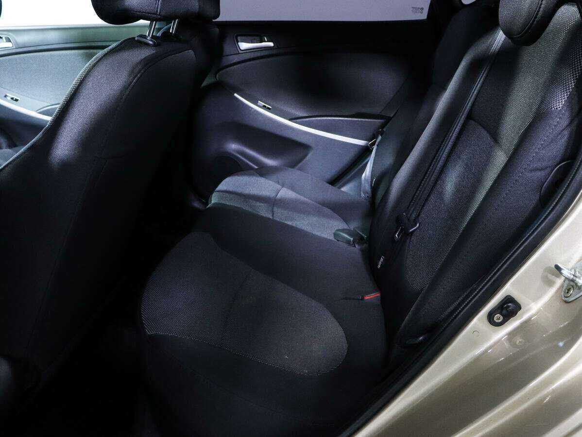 Hyundai Solaris с пробегом — 2013 год. Фото: #7