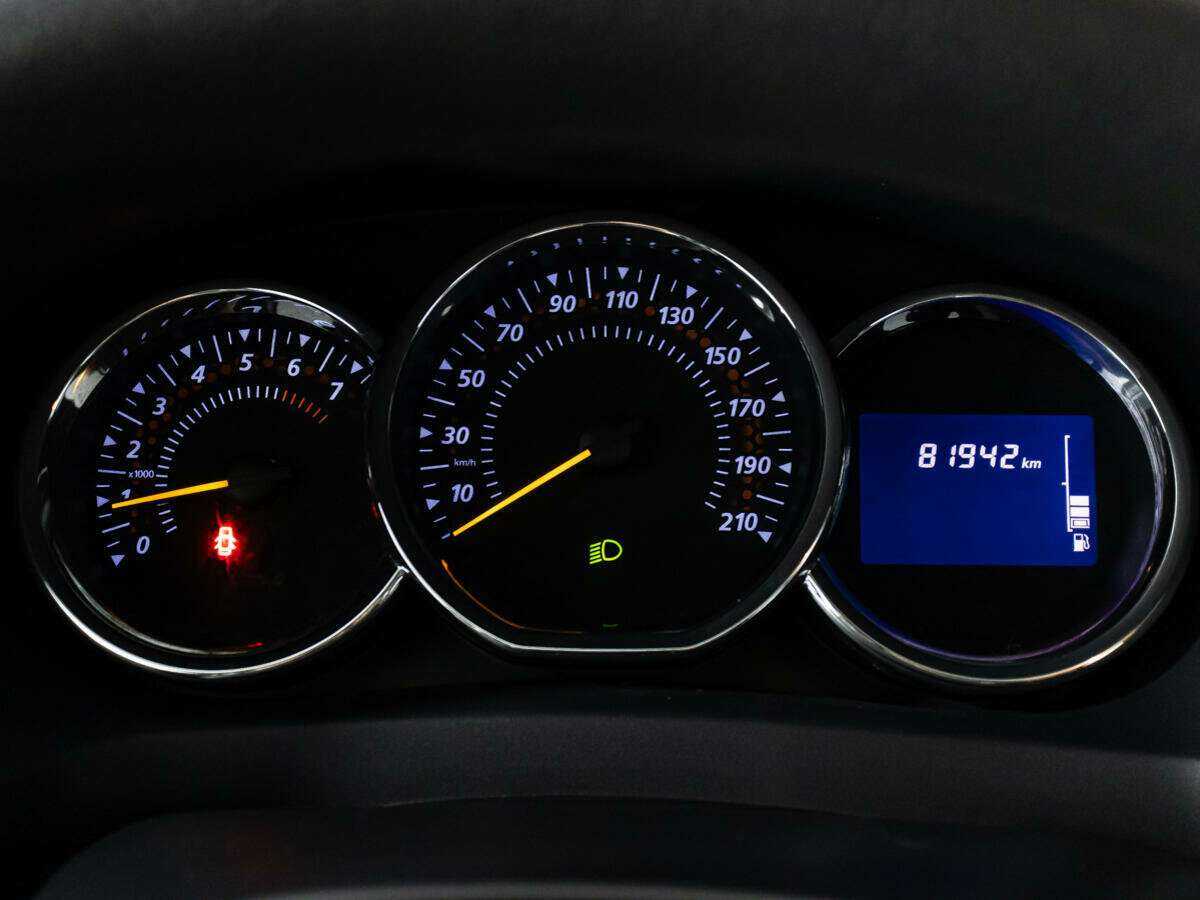 Renault Sandero с пробегом — 2015 год. Фото: #11