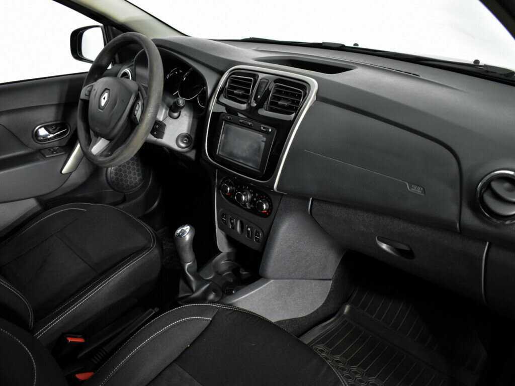 Renault Logan с пробегом — 2017 год. Фото: #9