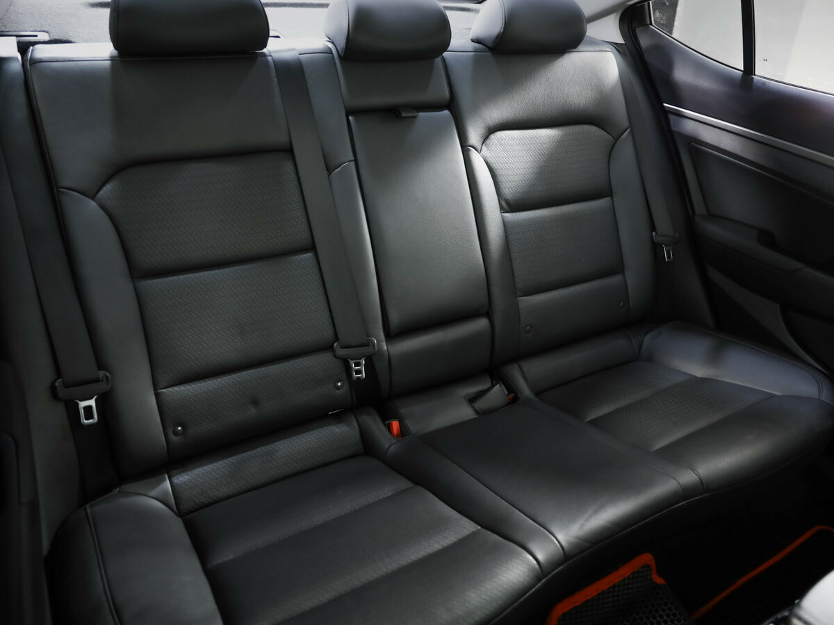 Hyundai Elantra с пробегом — 2016 год. Фото: #19