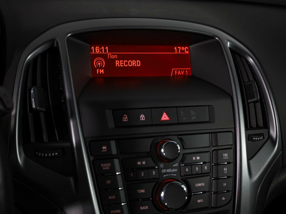 Opel Astra с пробегом — 2014 год. Фото: #13