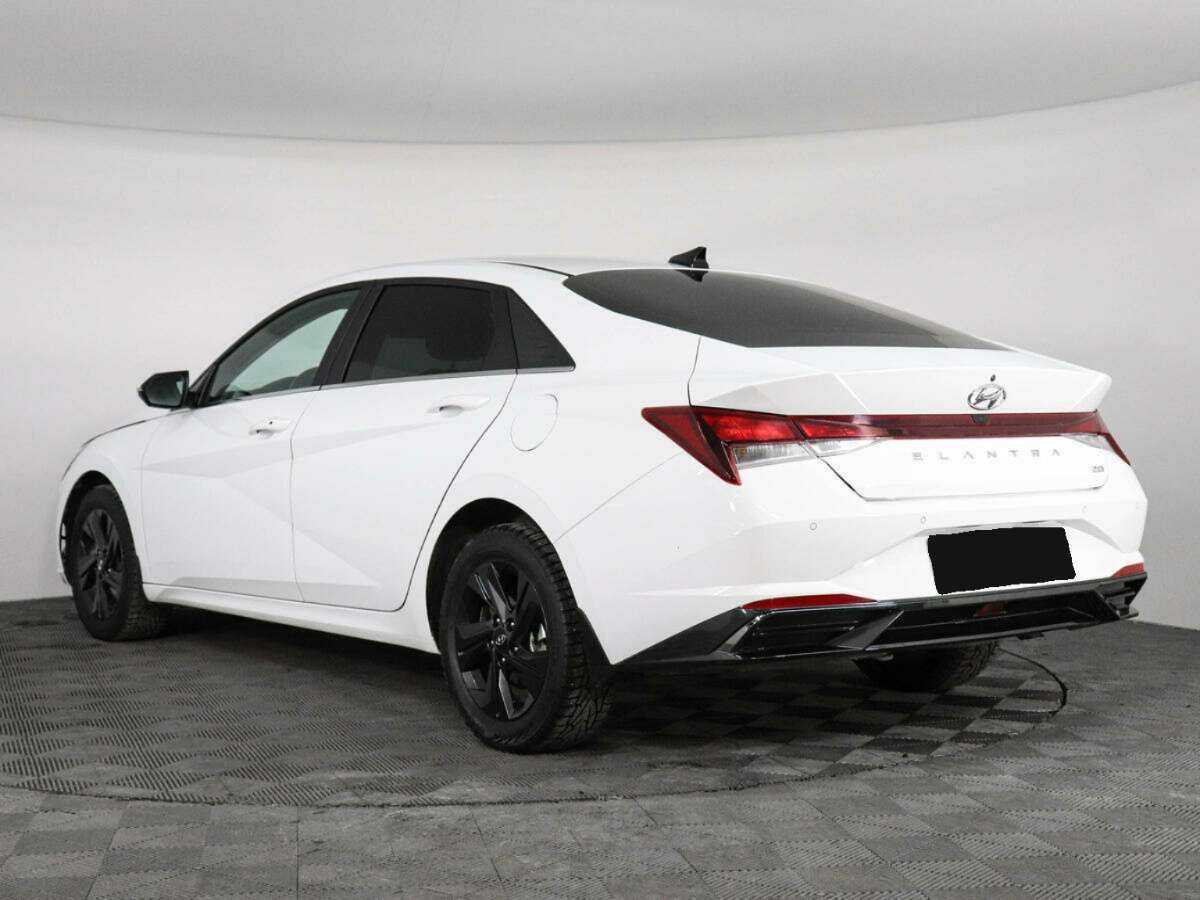 Hyundai Elantra с пробегом — 2021 год. Фото: #6