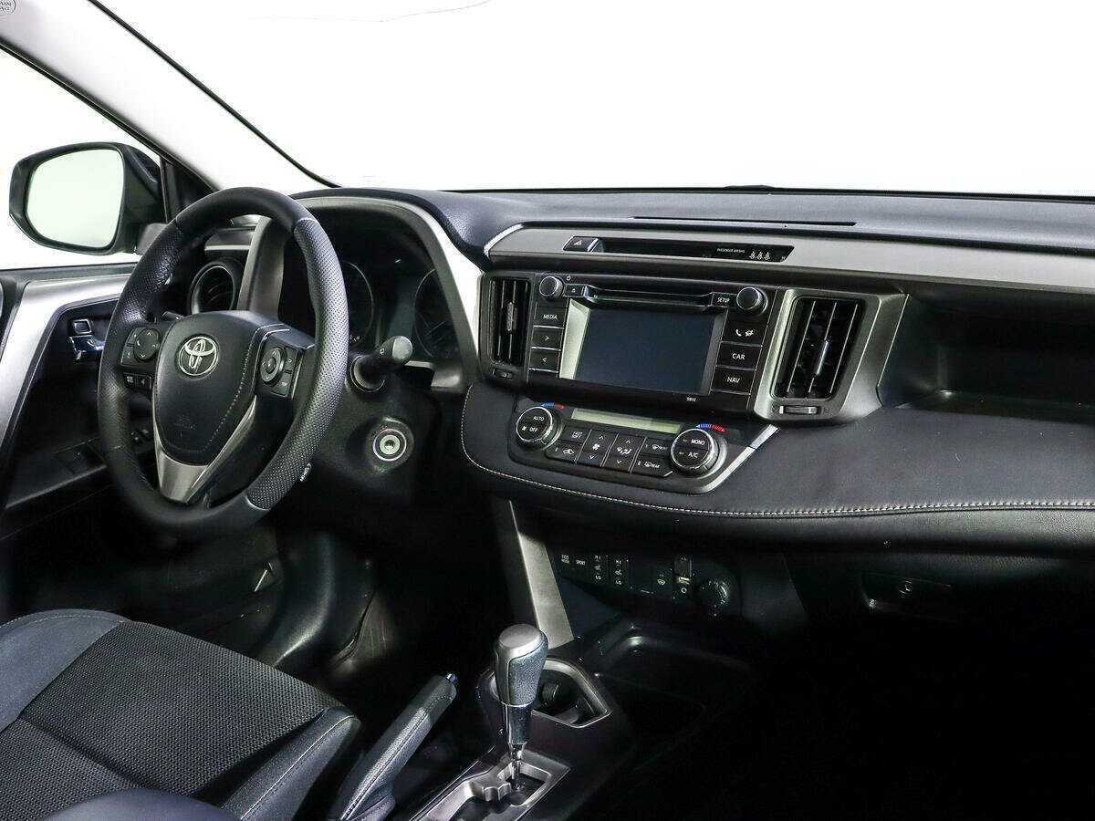 Toyota RAV4 с пробегом — 2016 год. Фото: #6