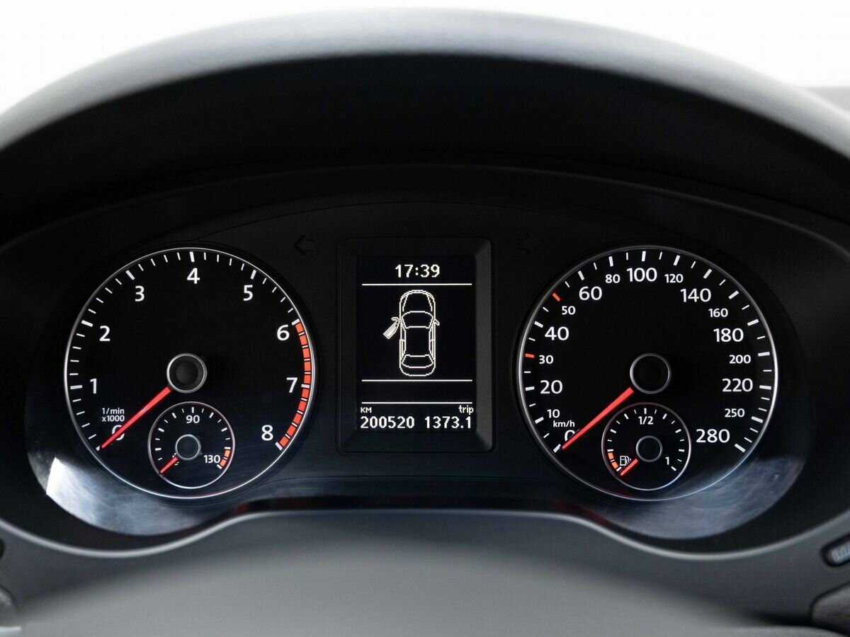 Volkswagen Jetta с пробегом — 2012 год. Фото: #16