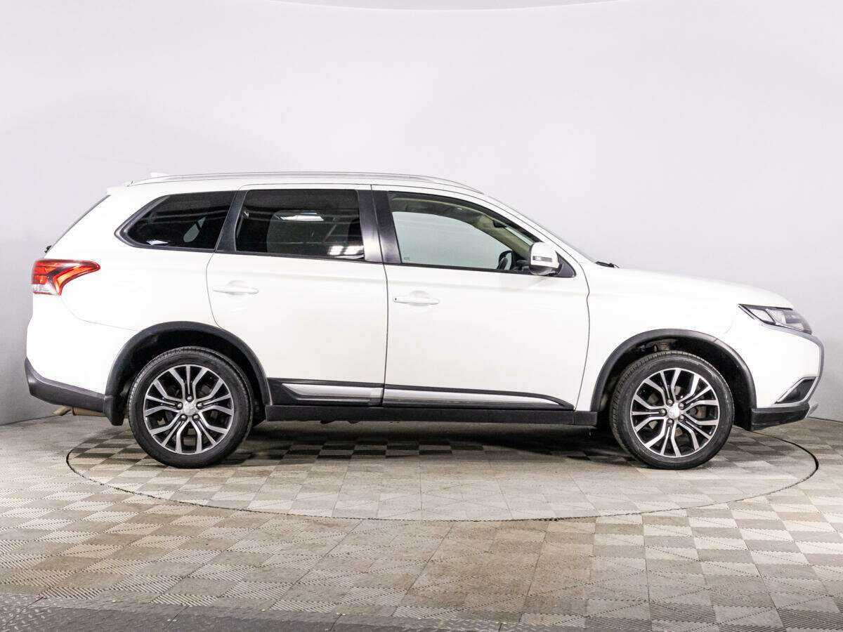 Mitsubishi Outlander с пробегом — 2017 год. Фото: #3