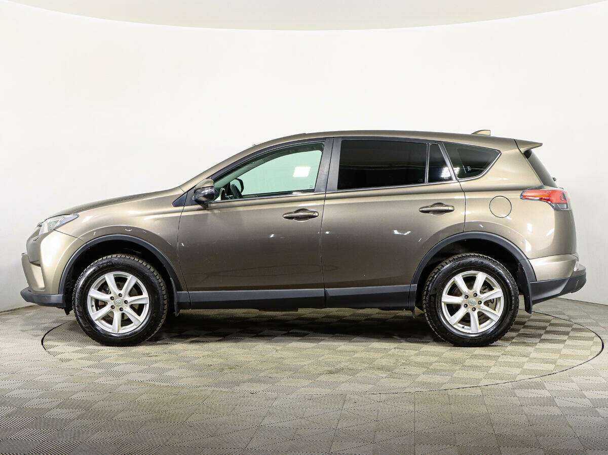 Toyota RAV4 с пробегом — 2017 год. Фото: #7