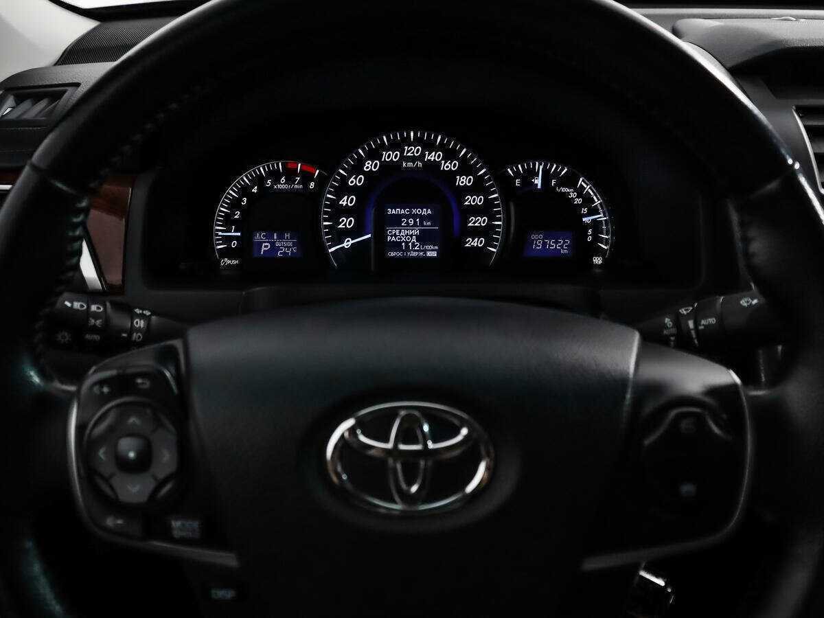Toyota Camry с пробегом — 2014 год. Фото: #16