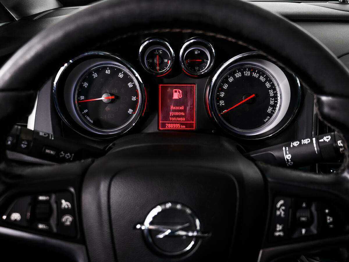 Opel Astra с пробегом — 2013 год. Фото: #14