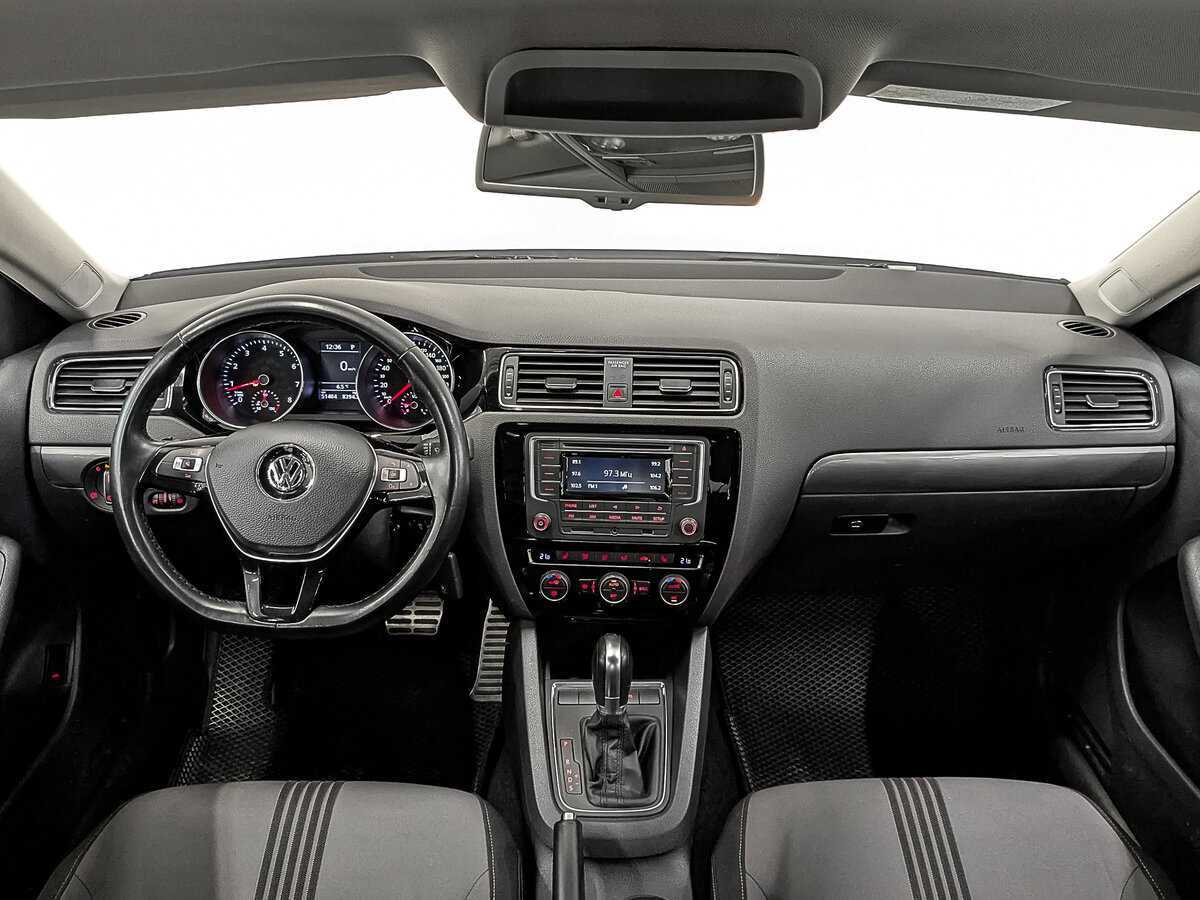 Volkswagen Jetta с пробегом — 2016 год. Фото: #13