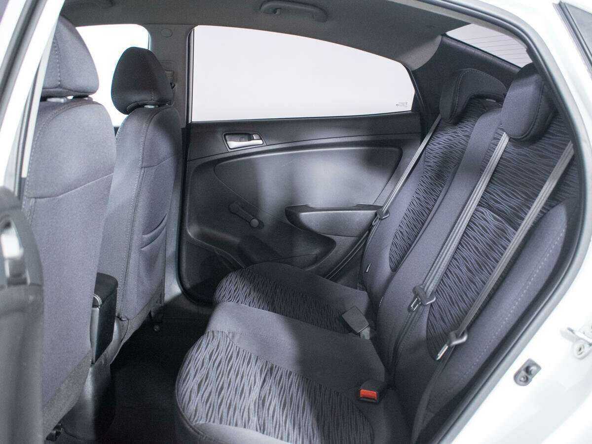 Hyundai Solaris с пробегом — 2015 год. Фото: #9