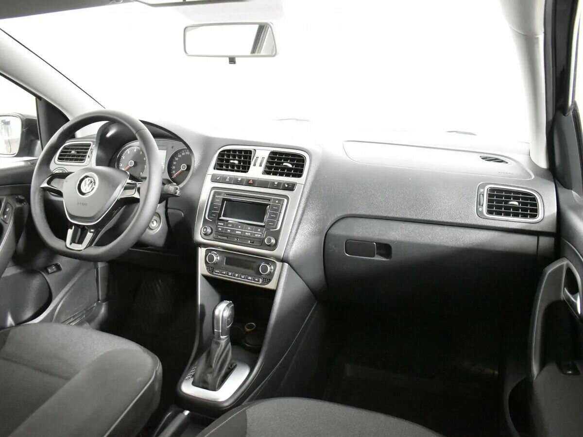 Volkswagen Polo с пробегом — 2017 год. Фото: #8