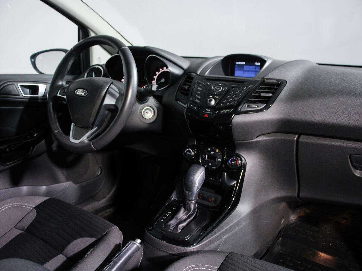 Ford Fiesta с пробегом — 2015 год. Фото: #8