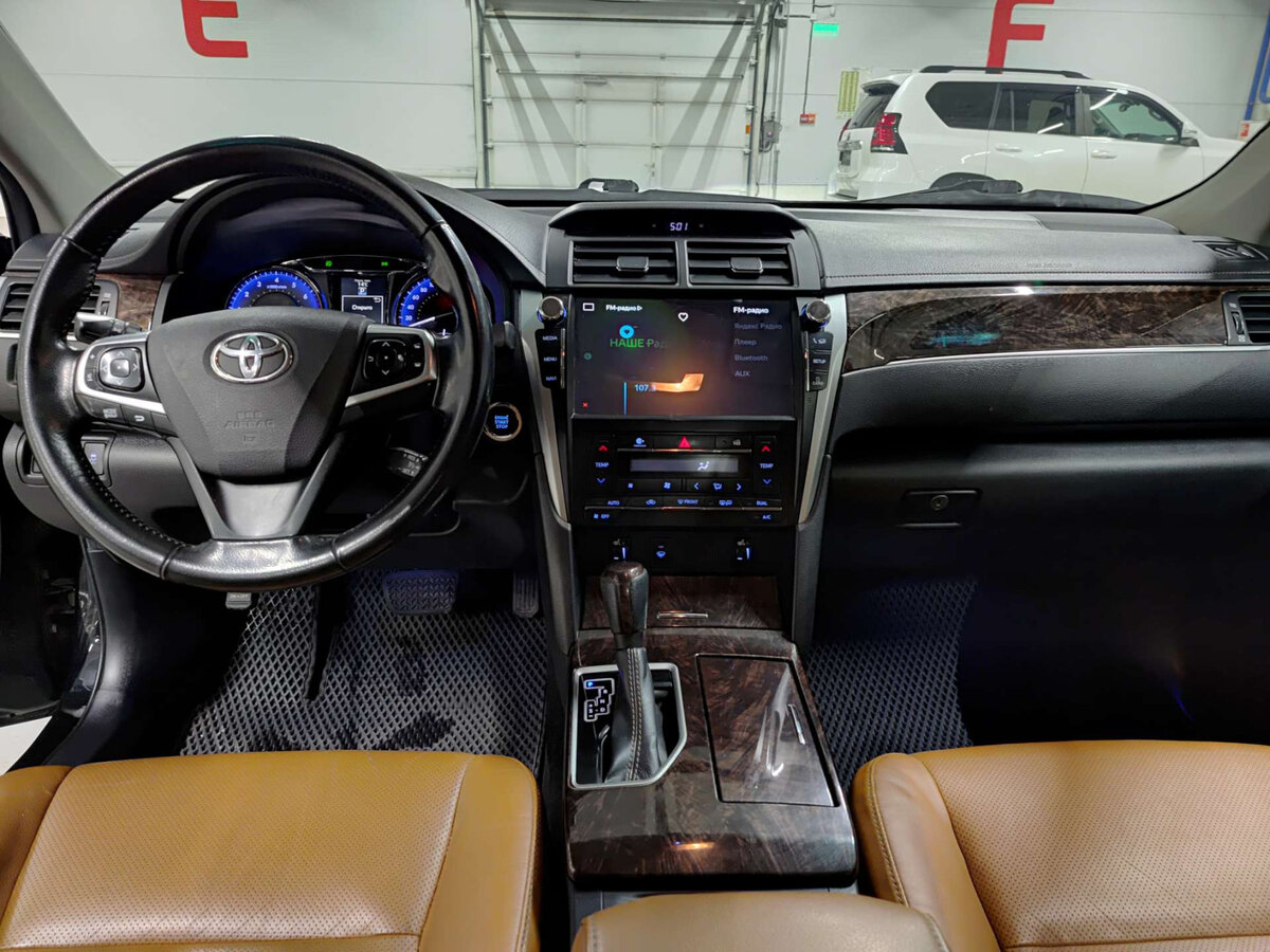 Toyota Camry с пробегом — 2018 год. Фото: #13