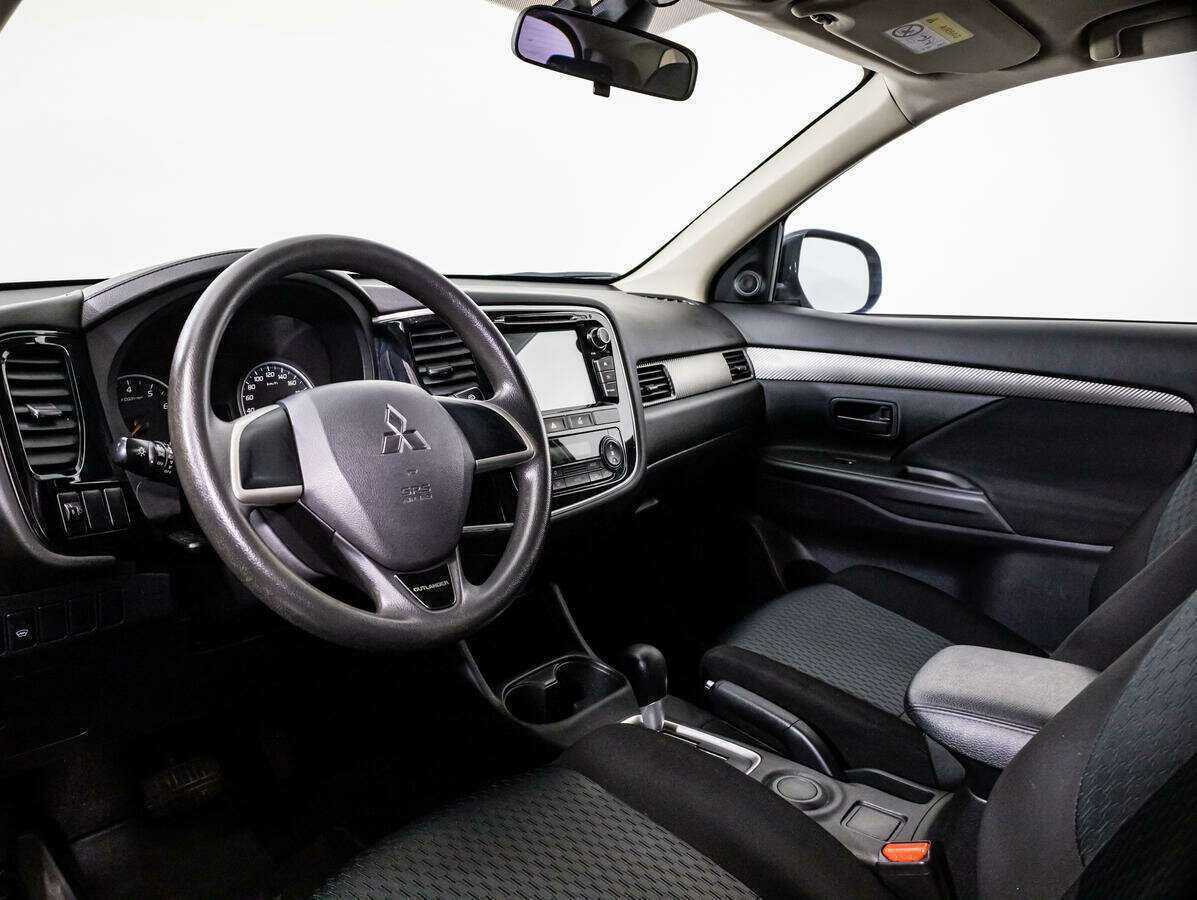Mitsubishi Outlander с пробегом — 2015 год. Фото: #10