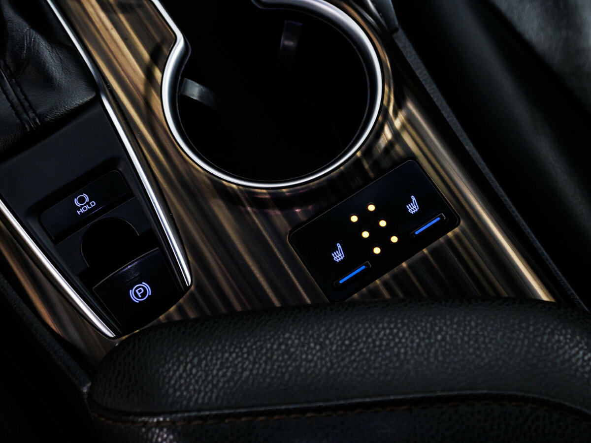 Toyota Camry с пробегом — 2019 год. Фото: #19