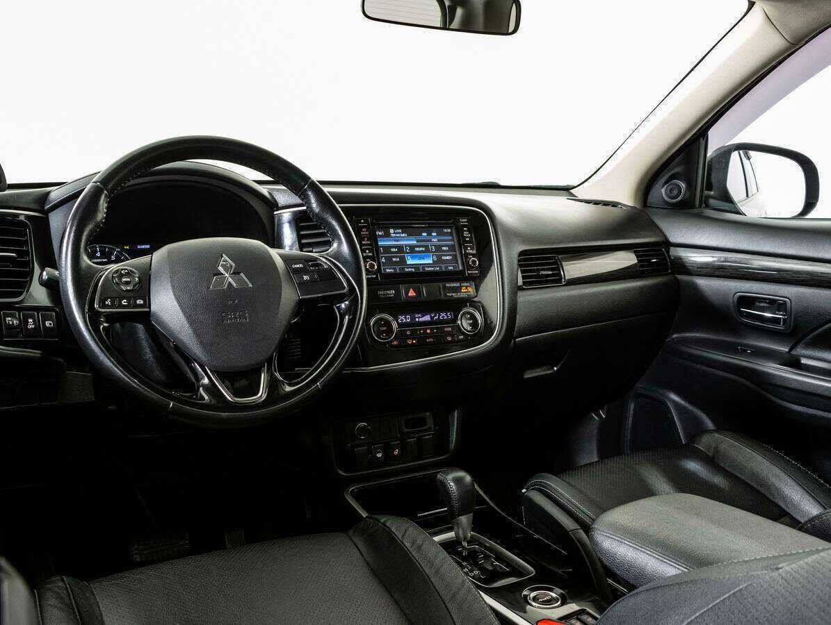 Mitsubishi Outlander с пробегом — 2017 год. Фото: #10