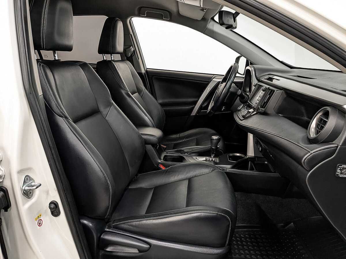 Toyota RAV4 с пробегом — 2017 год. Фото: #21