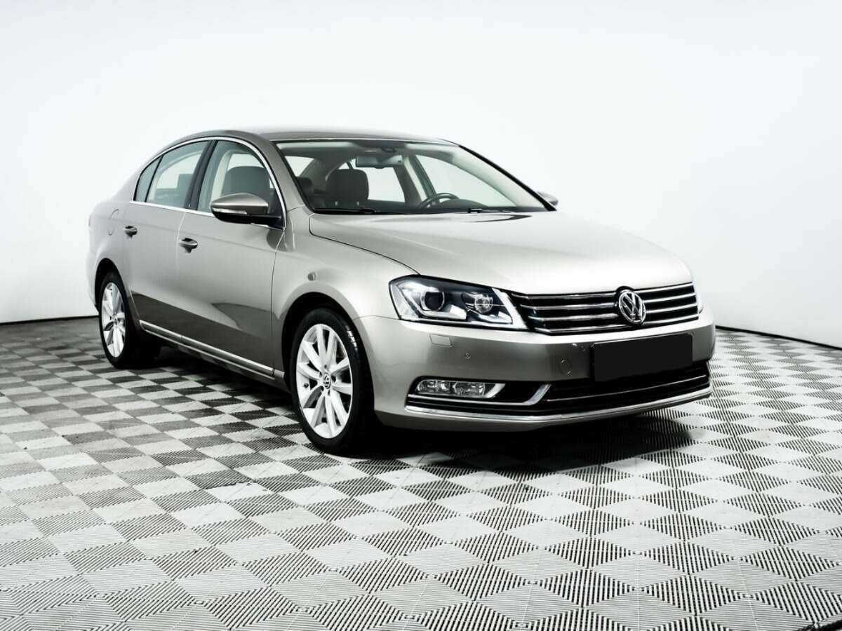 Volkswagen Passat с пробегом — 2012 год. Фото: #2