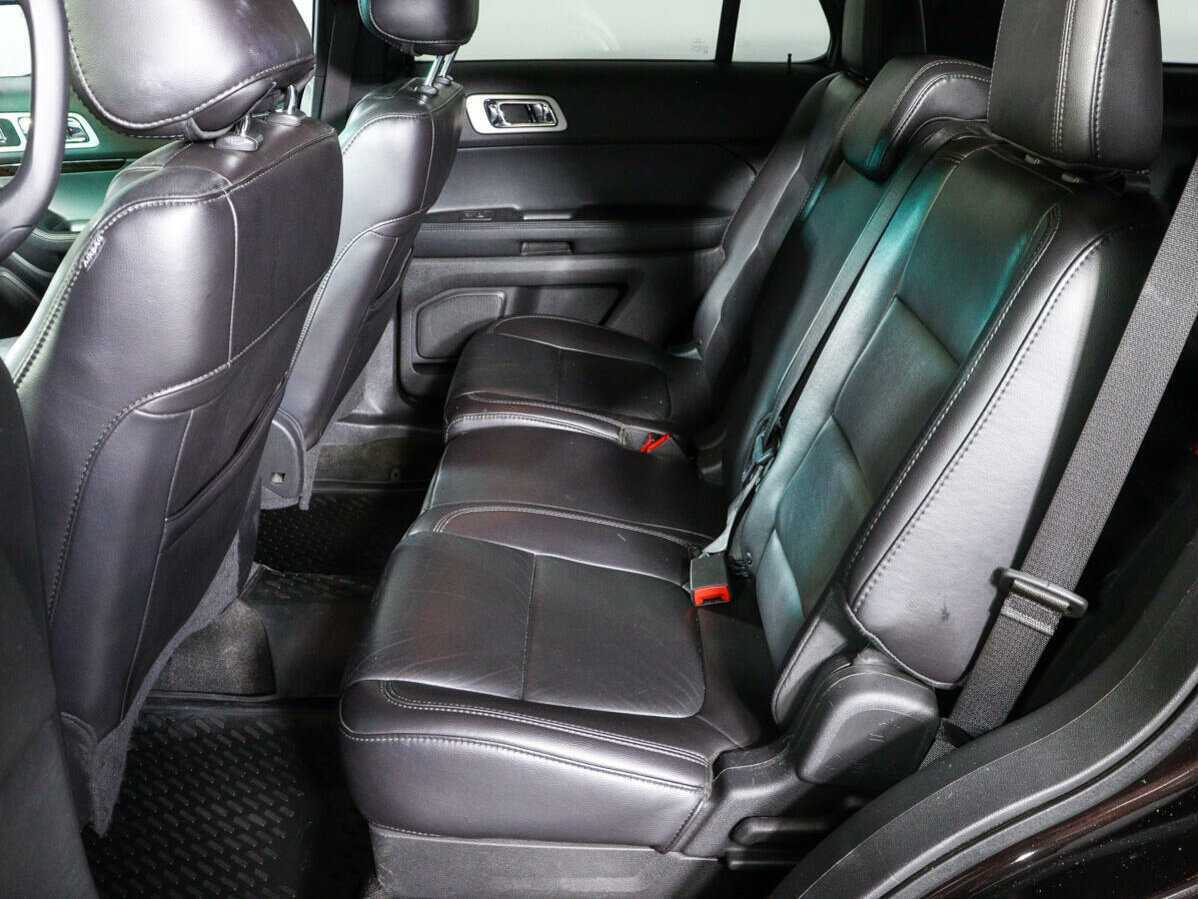 Ford Explorer с пробегом — 2012 год. Фото: #9