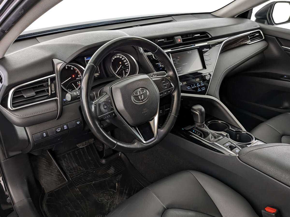 Toyota Camry с пробегом — 2019 год. Фото: #9
