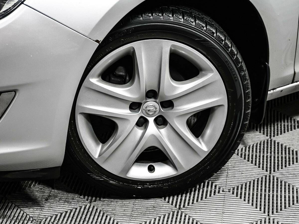 Opel Astra с пробегом — 2013 год. Фото: #13