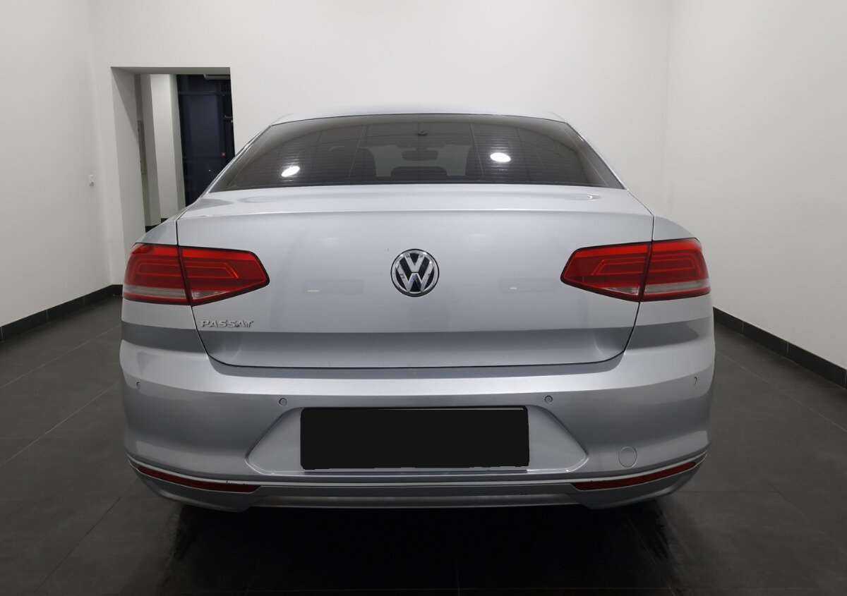 Volkswagen Passat с пробегом — 2015 год. Фото: #1
