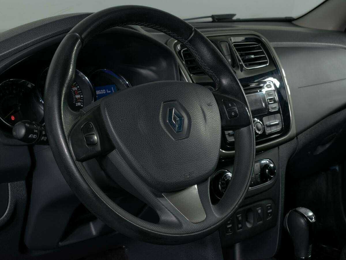 Renault Sandero с пробегом — 2017 год. Фото: #11