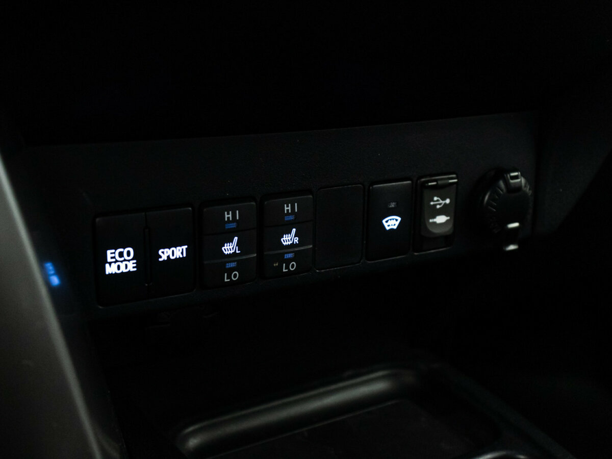 Toyota RAV4 с пробегом — 2015 год. Фото: #15