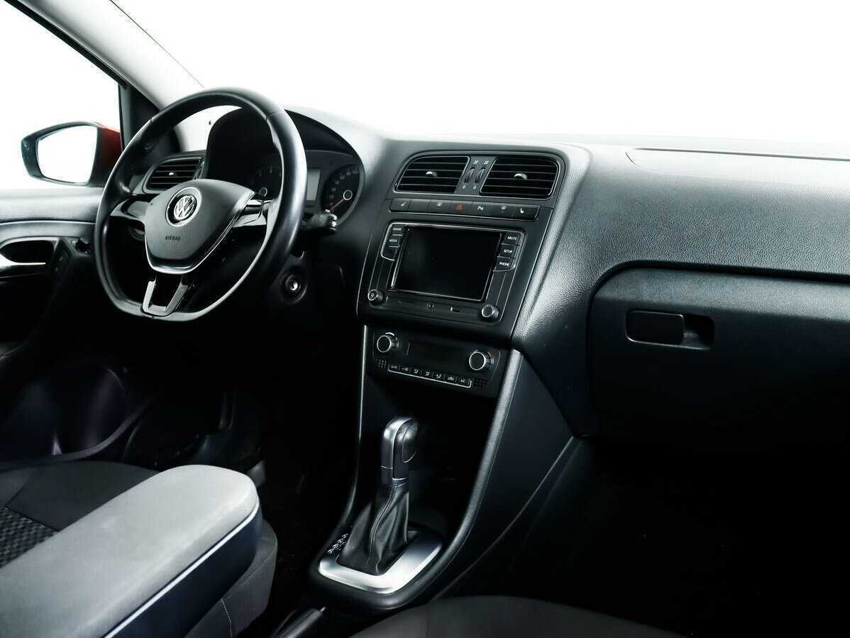Volkswagen Polo с пробегом — 2015 год. Фото: #8