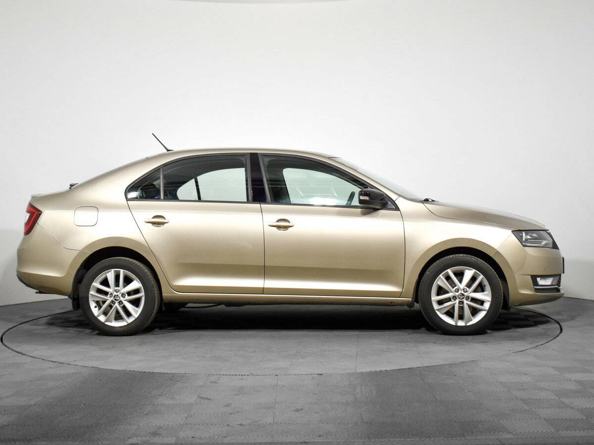 Skoda Rapid с пробегом — 2019 год. Фото: #3
