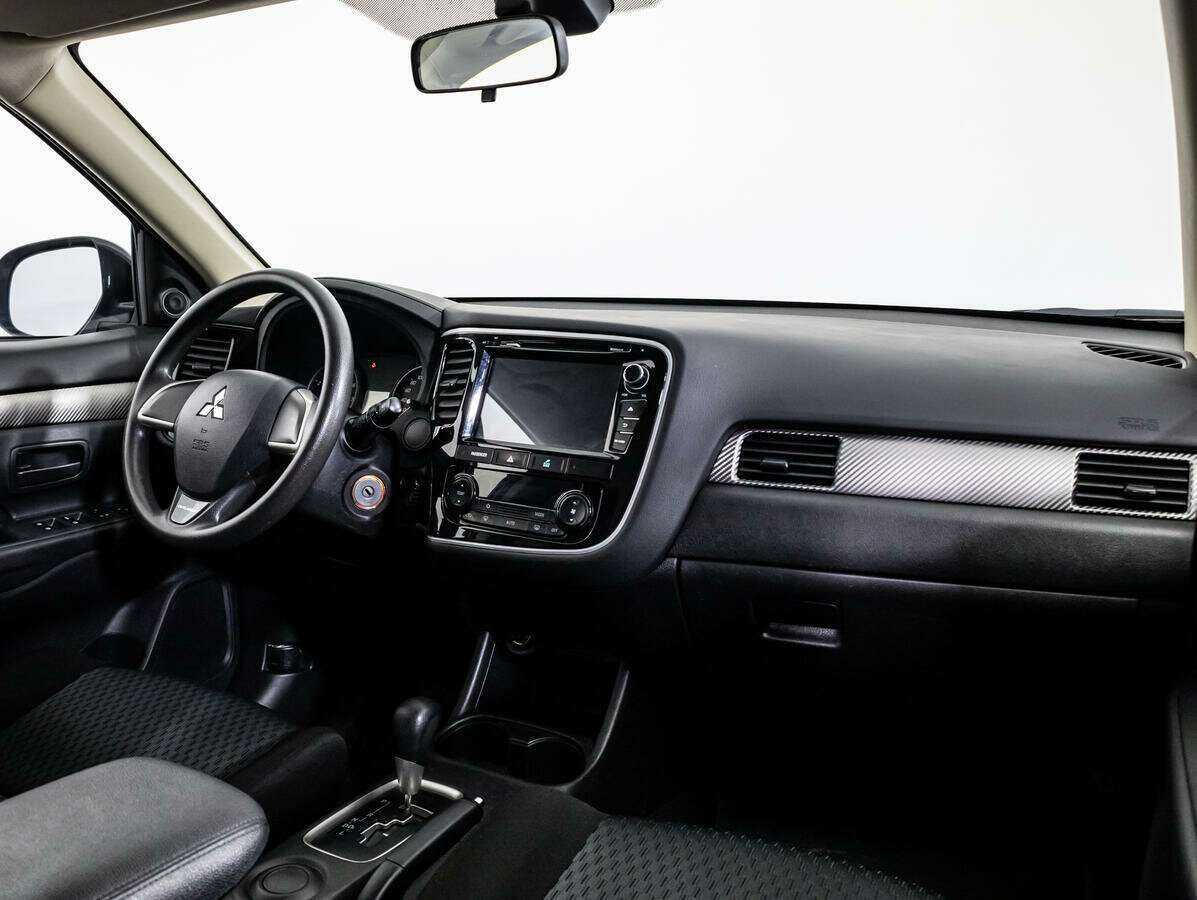 Mitsubishi Outlander с пробегом — 2015 год. Фото: #8